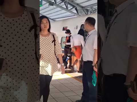 Taiwan high-speed railway station attendant｜台灣高鐵站台工作人員