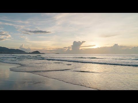 Walking on the beach with me for 30 minutes, calming waves and sunrise｜White noises｜HusseinsDrama