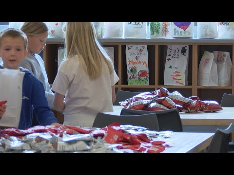 Minnehaha Elementary students thank firefighters