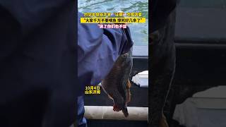 趵突泉保安手拿“证据”劝阻游客：大家千万不要喂鱼，撑死好几条了，“说了你们也不信”