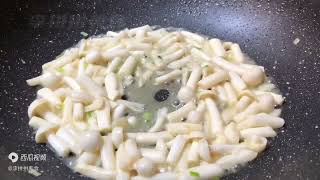 把面粉倒进西红柿里，真是太厉害了，天天吃都不腻，营养又解馋