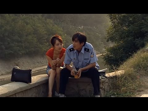 穷小伙冒充交警，每天拦车开罚单，还利用制服欺骗少女！