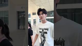 今日褚野上班#气场全开 #王奕然 #阳光帅气 #向全世界安利 Today, Chu Ye is going to work #FullOfConfidence #WangYiran #Handsome