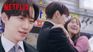 ユナとジュノ、商店街のくじ引きで大はしゃぎ | キング・ザ・ランド | Netflix Japan