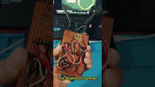 Bluetooth jammer 🔇📡 — shutting down signals, American style 🇺🇸😎#BluetoothJammer #USATech #TechShorts
