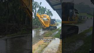 มาพร้อมฝนเลยสุดหล่อ #komatsu #excavatorthailand ￼