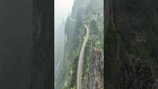 贵州关兴公路最险路段，挂在百米高的崖壁上，下面就是北盘江，被称为贵州最美公路，真佩服当初修建这条路的人！#贵州 #网红公路 #关兴公路
