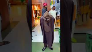 Billionaire Tailor, Seyi Vodi gave Portable agbada to wear #obicubana #obicubananews