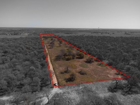 25 Acres in beautiful La Vernia Texas!! Electricity and easy access to US HWY 87!!
