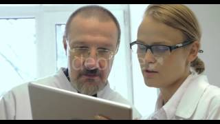 Doctors Using Tablet PC For Work