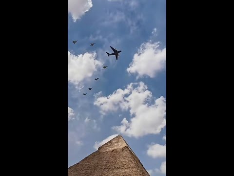 运20空警500飞跃金字塔！运20逼近惹以色列不爽