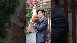 #马小宇 “情谜情迷” 拍戏休息中带小狗跟大家活动活动