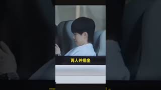 莎莎大头参加完活动离开，两小只并排坐有说有笑，乒超赛场见吧。#孙颖莎