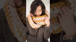 This is how the “Hues Jumbo Puff Stitch Cowl” is constructed 🩷 #crochetcowl #wintercrochet