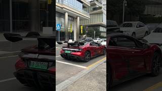 深圳湾一号偶遇国产比亚迪仰望u9原地跳舞，科技感十足，独特的造型设计加上大尾翼真是太帅了！#抖音汽车 #仰望u9 #街拍豪车 #热门