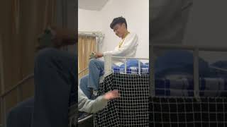 【大學生的迷惑行為】大學宿舍裡面的幸福感，舍友的動作能表現出生活越來越好。 #迷惑行為 #大學生 #搞笑