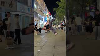 一言不合就尬舞#路人视角 #抖音潮流舞蹈大赛 #户外舞蹈