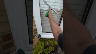 Moping up with the carbon wipe 🤌🏻 from windowz.it #toptools for🔝 #windowcleaners #windowcleaner