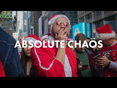 Taking Photos at SantaCon New York City | POV Street Photography | Canon T7i 24mm 2.8 Pancake Lens