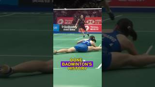 Zhang Beiwen’s Historic Badminton Split Defense! 🏸😱 #shorts