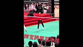 全红婵跨界打羽毛球，看样子也蛮厉害的 #跳水冠军全红婵 #推荐 #跳水 #热门 #douyin抖音