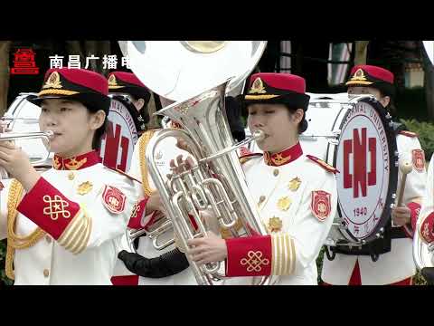 八一广场国庆升旗仪式。有一种仪式叫中国人的浪漫！今天是你的生日，我的中国。